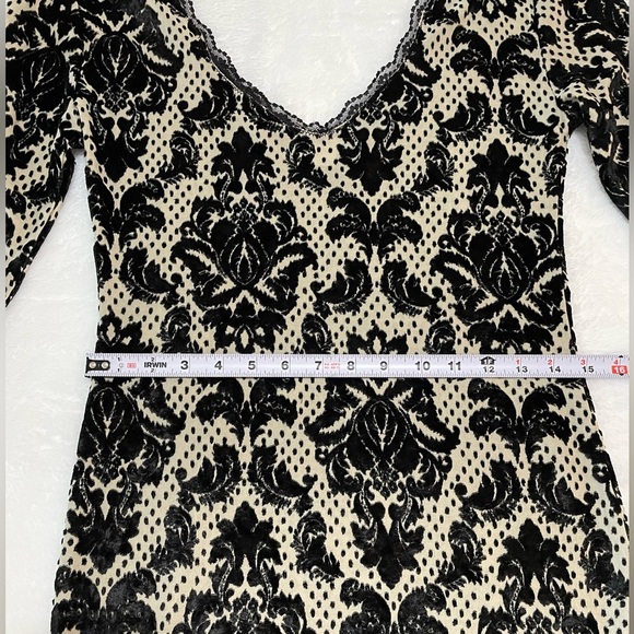 Free People Dress Medium Sexy V Neck and Back Flattering Soft Stylish Elegant - Picture 5 of 6